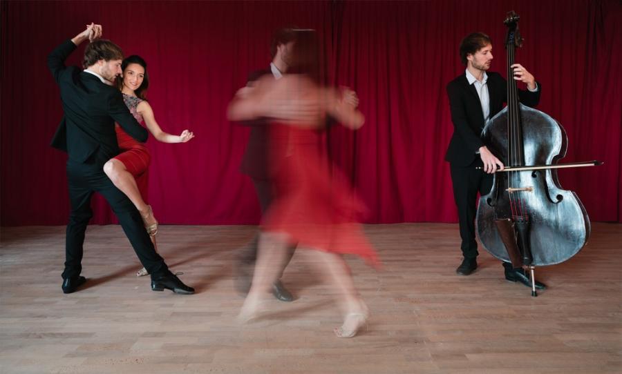 Aurélie, Julian, Kontrabass